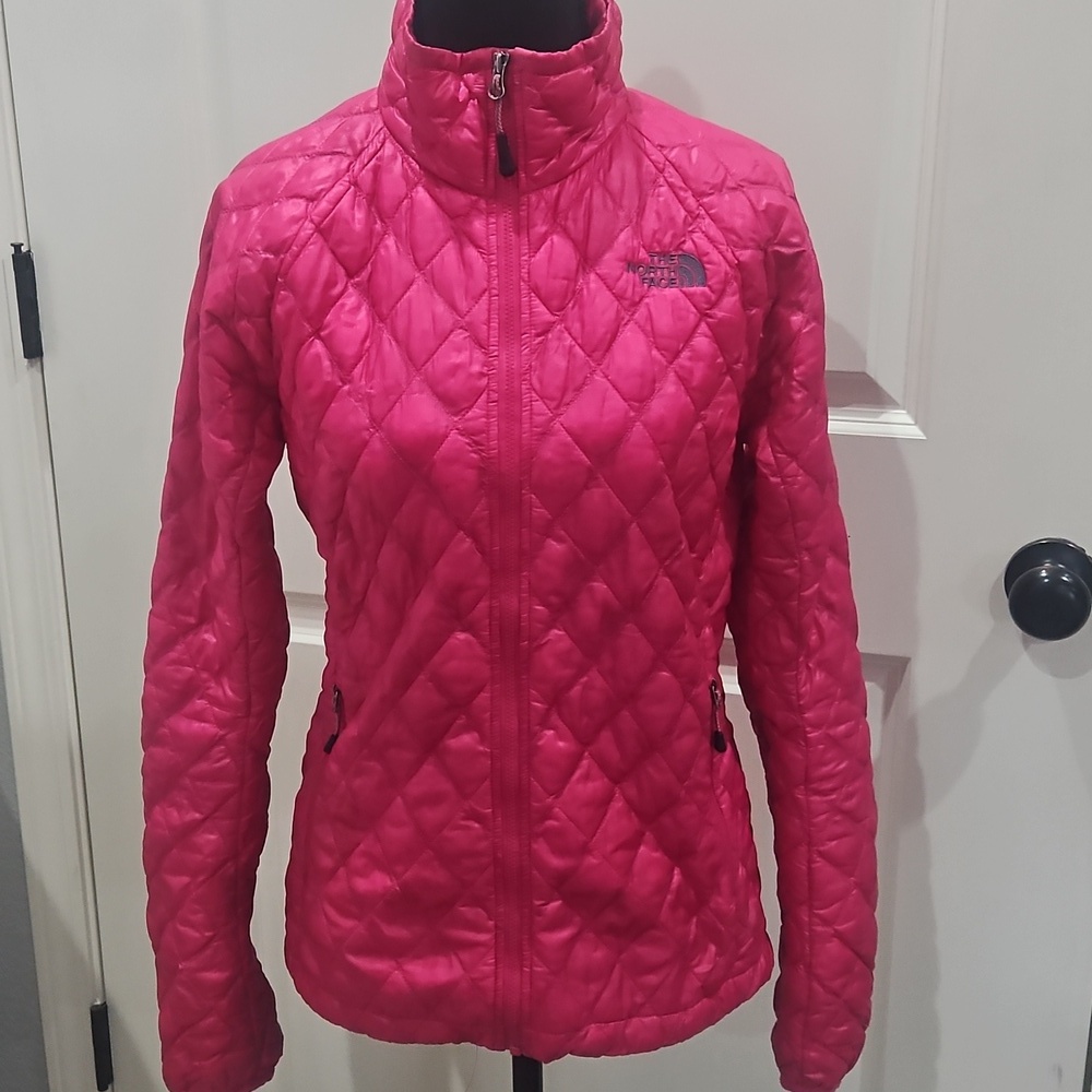 The North Face womens Thermaball bright pink puffer jacket size XS